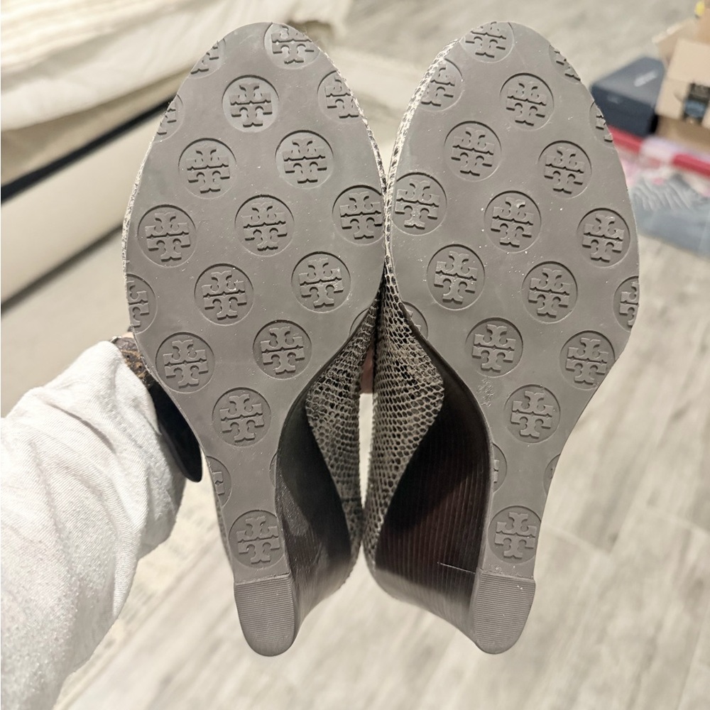 Tory Burch Snakeskin Wedges - Size 10 - Picture 11 of 15